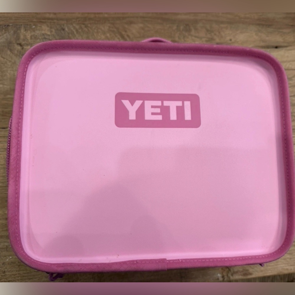 YETI power pink Daytrip